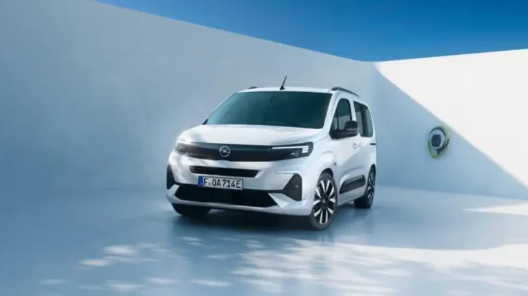 Салон Opel Combo: мультимедіа, відсіки та комфорт водія Opel Combo